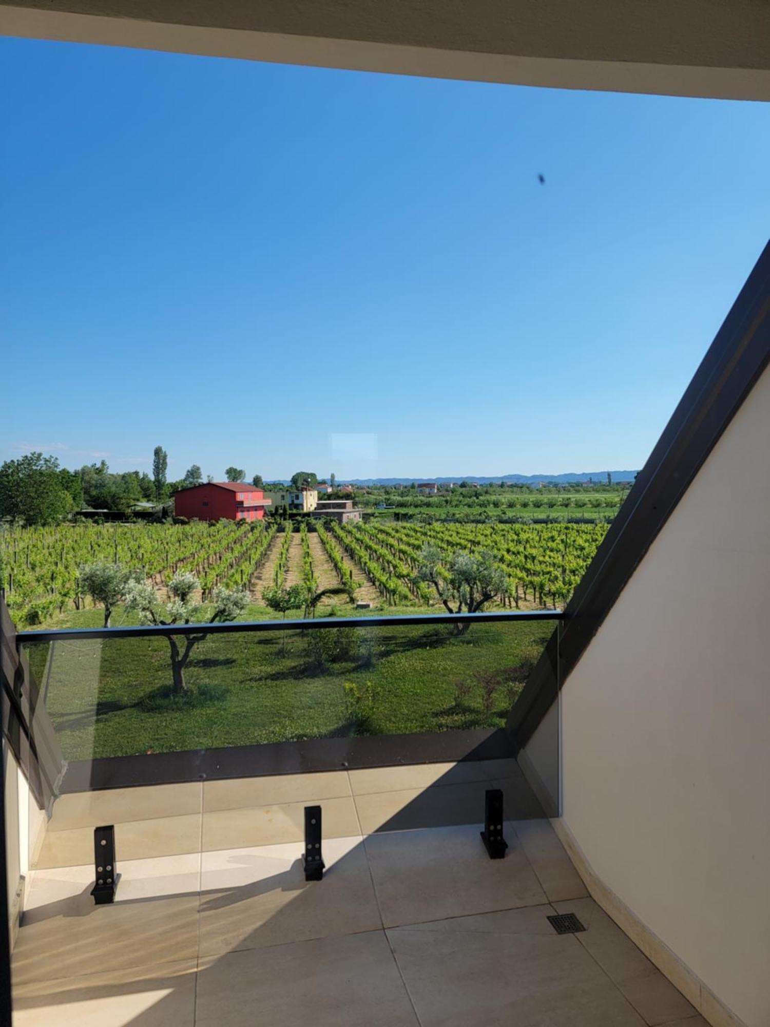 Отель Lahuta E Vjeter Agroturizem Lac Экстерьер фото