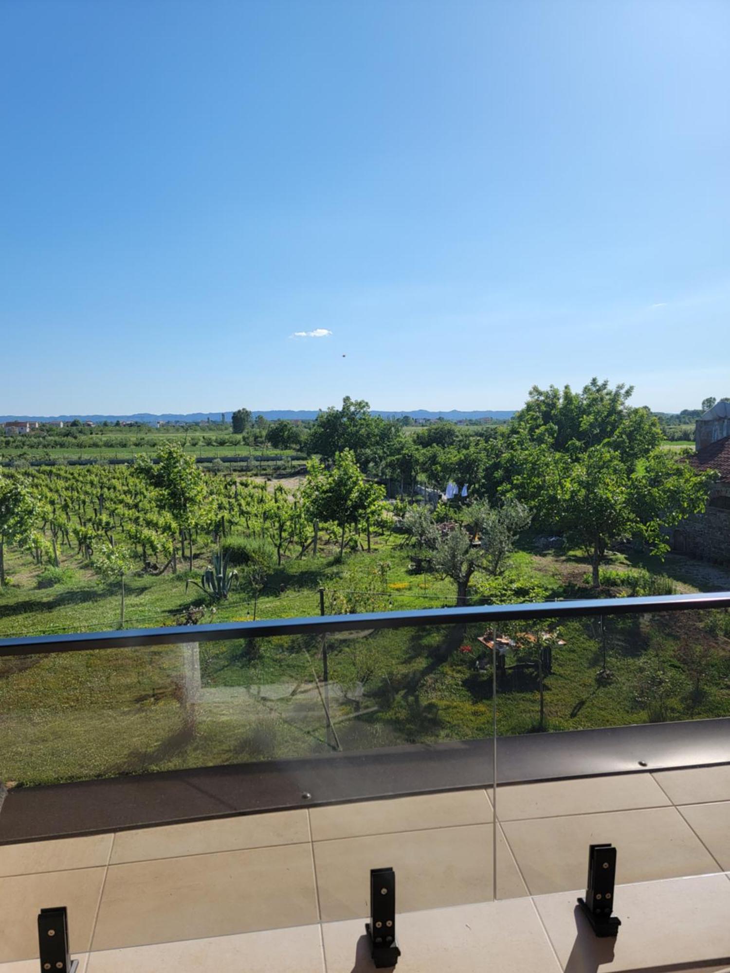 Отель Lahuta E Vjeter Agroturizem Lac Экстерьер фото